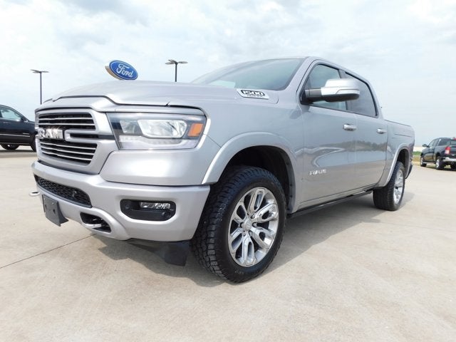 2022 RAM 1500 Laramie Crew Cab 4x4 5'7' Box in Billet Silver Metallic Clearcoat — front three-quarter view