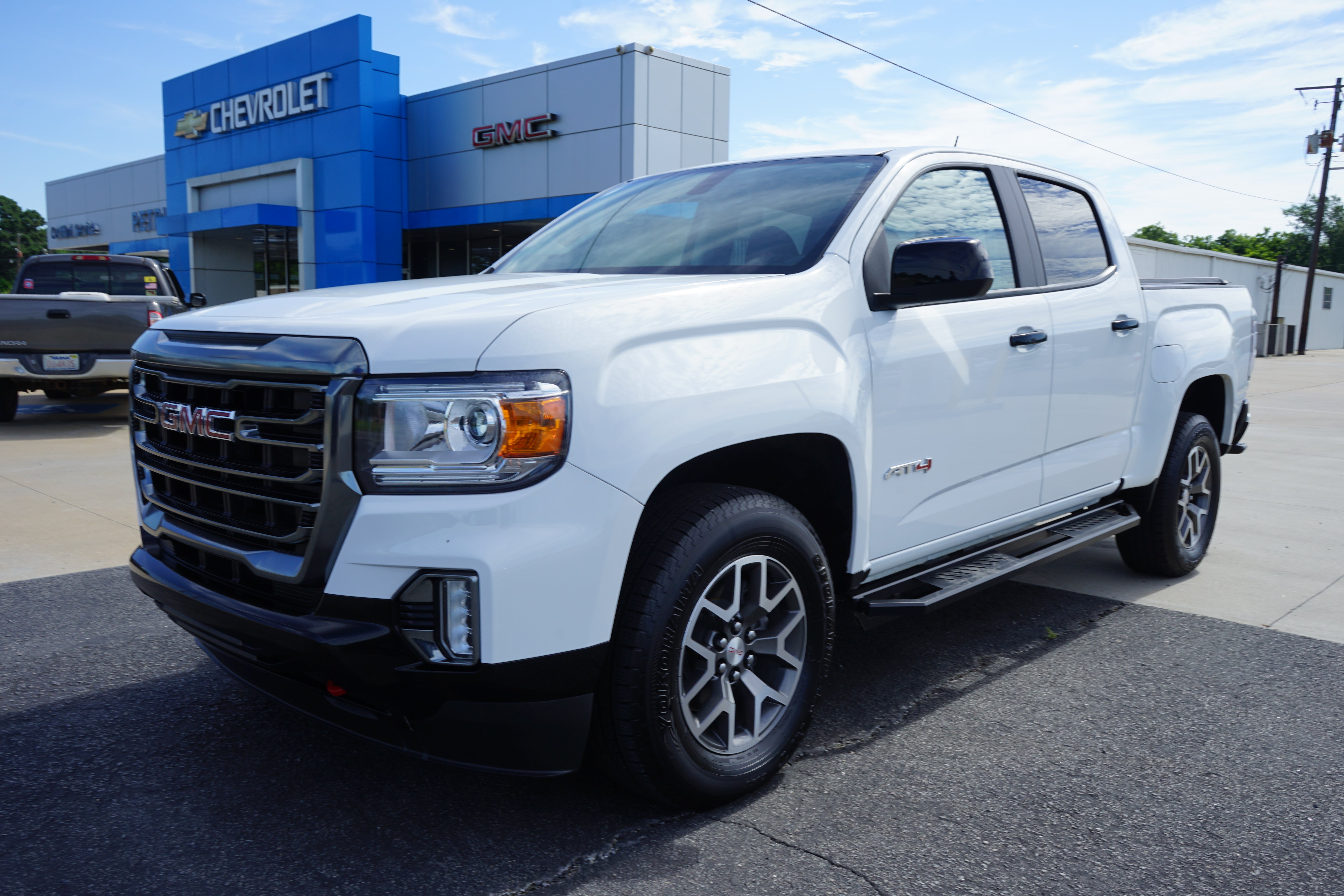 2022 GMC Canyon AT4 - Leather in Summit White — front three-quarter view