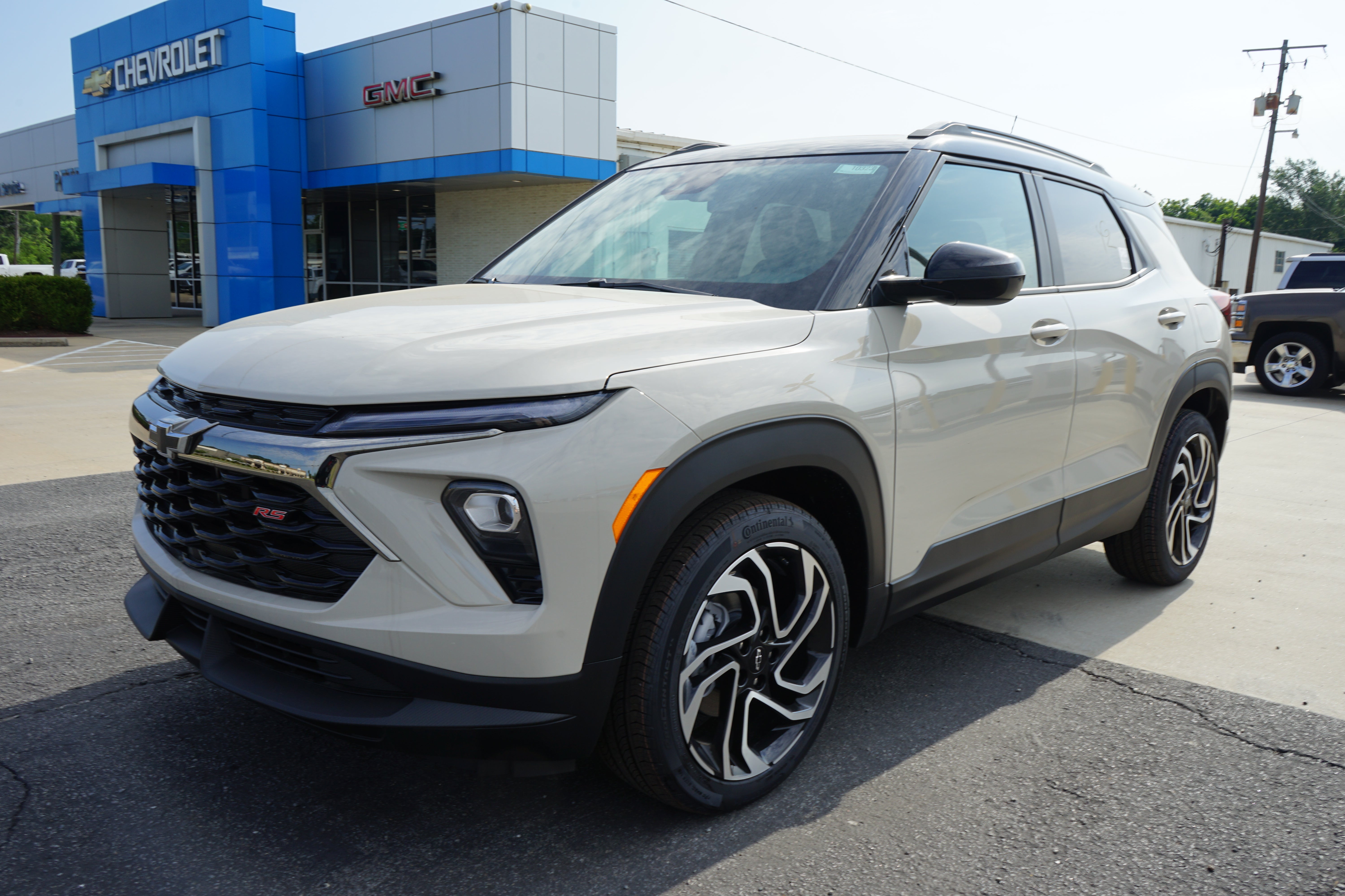 2026 Chevrolet Trailblazer RS in White Sands — front three-quarter view